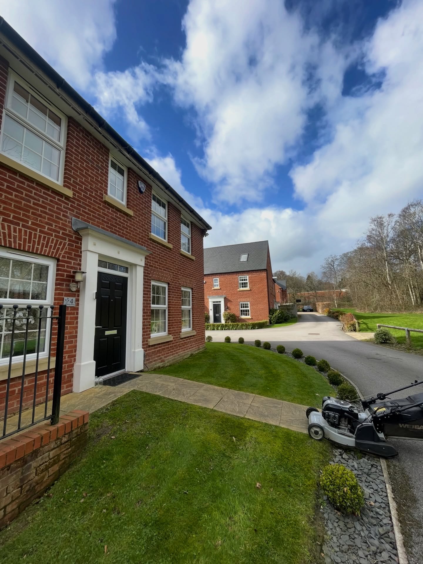 Beautiful garden maintained by Cut'n'Edge